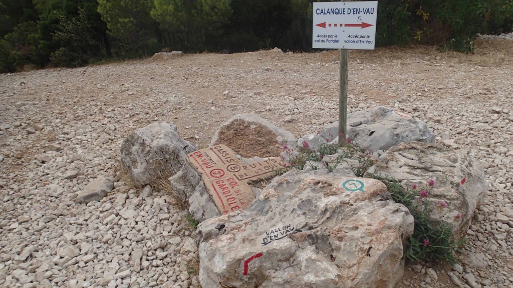 Auf keinen Fall den XX Symbolen folgen, stehen hier für "falscher Weg"