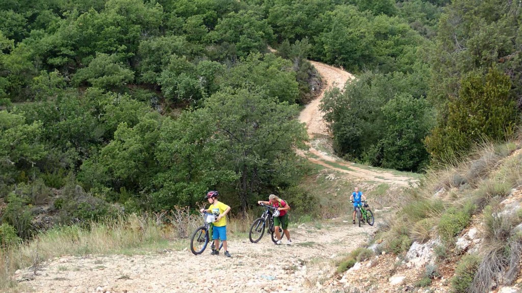 Kurzer aber harter Gegenanstieg, so kommen fast 500hm zusammen.
