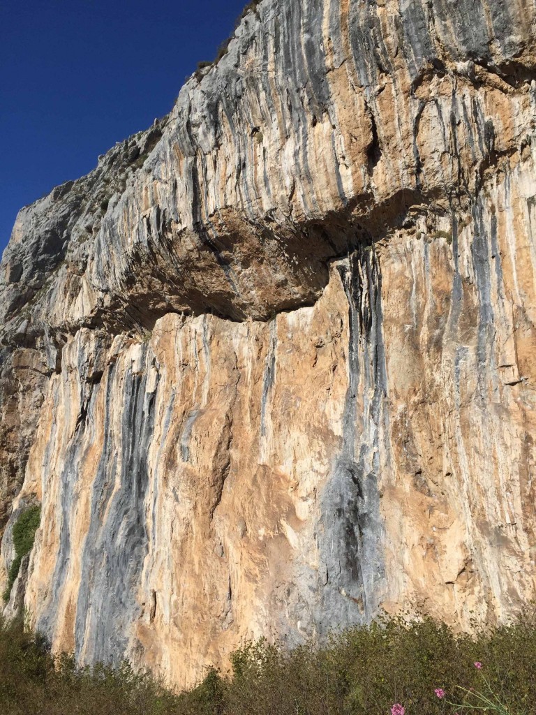 Valles del Trubia, Teverga Sobrevilla, 57 Routen von 5c bis 8b, 20 Min. Zustieg super schöner Platz