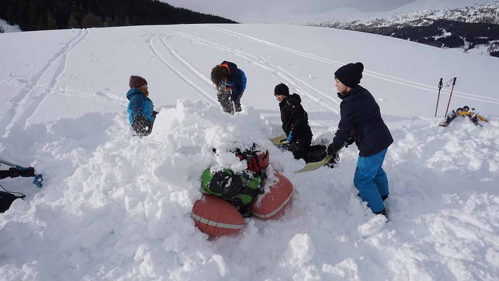 Rucksäcke zuschaufeln