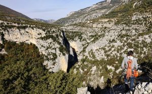 Abstieg in die Schlucht